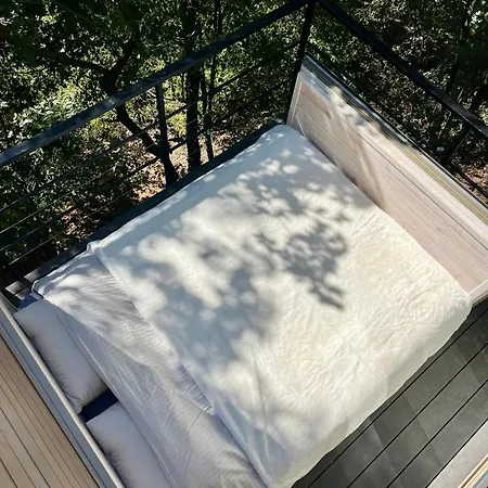 ラグジュアリーテント Furo Treehouse