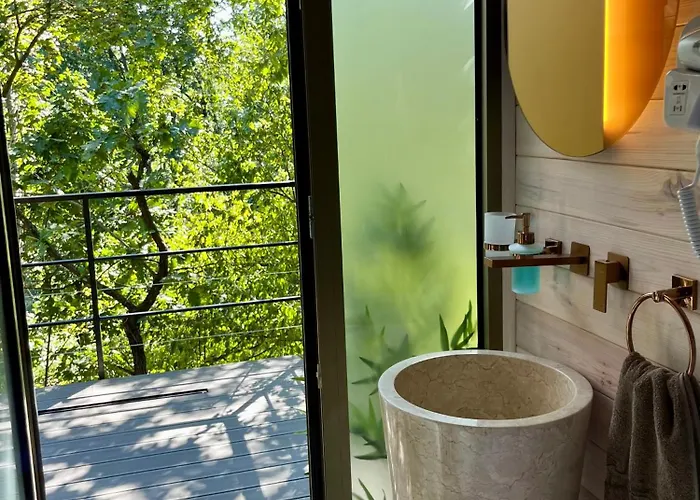 Luxusní stan Furo Treehouse Barajevo